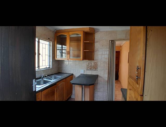 3 BEDROOM FREEHOLD FOR SALE IN VOSLOORUS